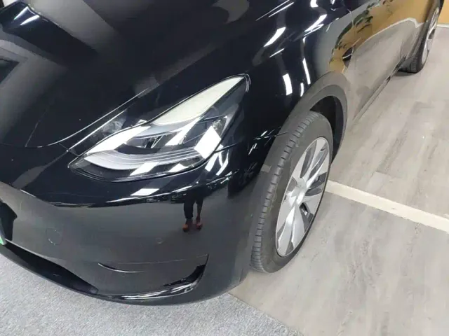 Tesla Model Y — Фото автомобиля 23