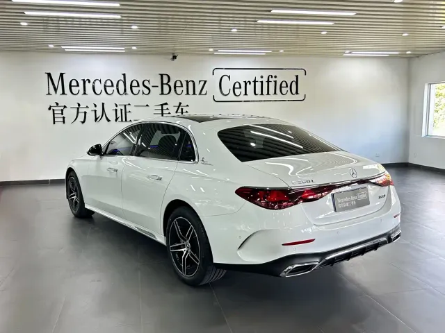 Mercedes-Benz E-Class — Фото автомобиля 4