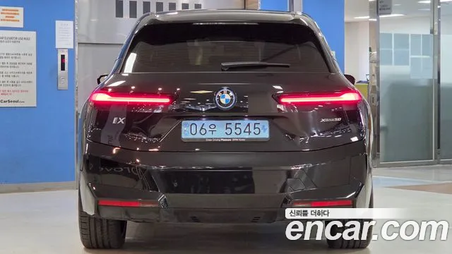 BMW iX — Фото автомобиля 4