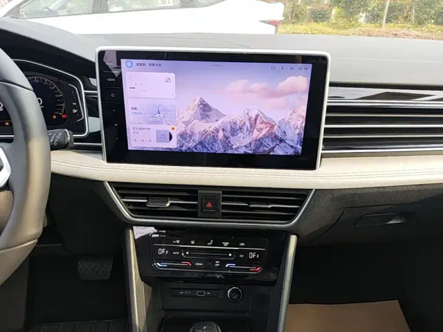Volkswagen Tiguan L — Фото автомобиля 12