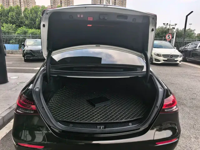 Mercedes-Benz E-Class — Фото автомобиля 14