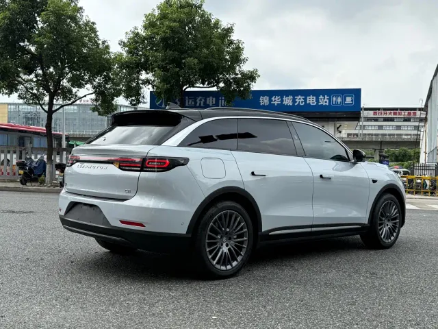 Leapmotor C11 — Фото автомобиля 15