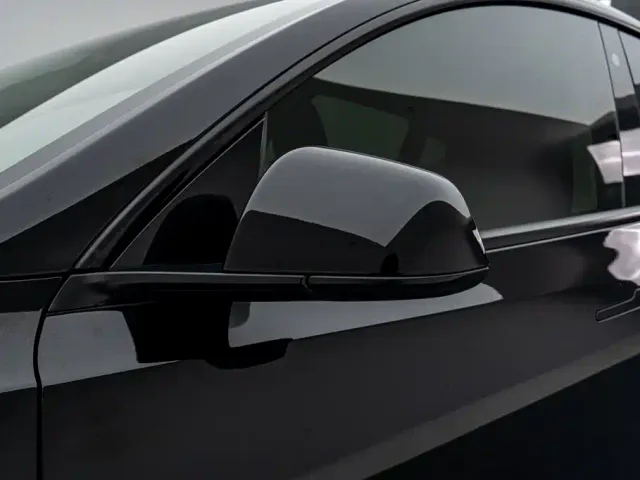 Tesla Model Y — Фото автомобиля 24