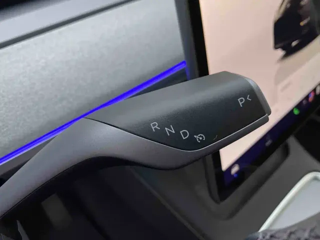 Tesla Model Y — Фото автомобиля 29
