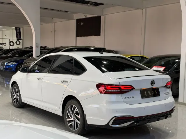 Volkswagen Lavida — Фото автомобиля 4
