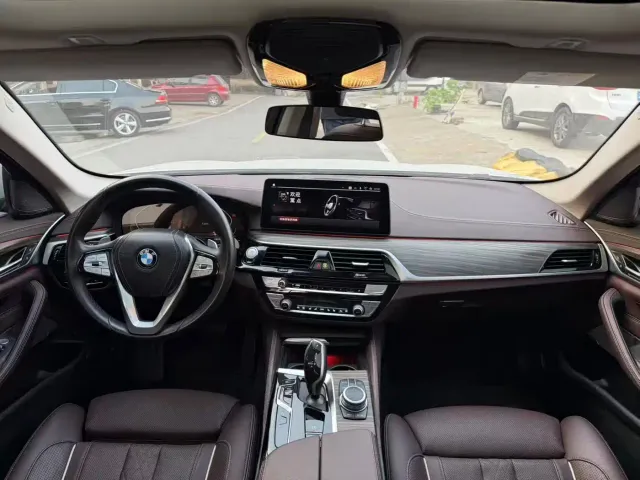 BMW 5 Series — Фото автомобиля 5