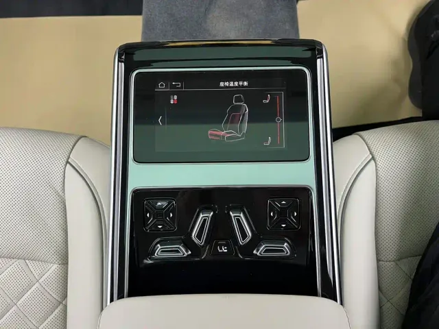 Audi A8 — Фото автомобиля 25