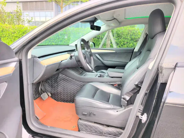 Tesla Model Y — Фото автомобиля 11