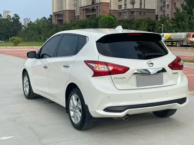 Nissan Tiida — Фото автомобиля 9