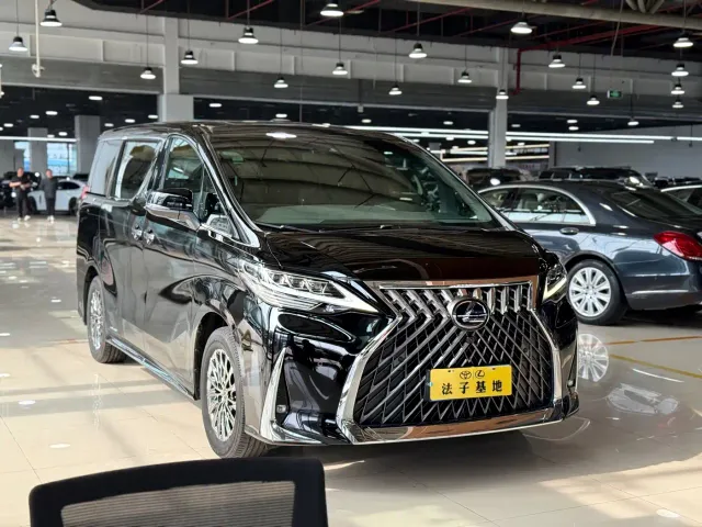 Lexus LM — Фото автомобиля 3