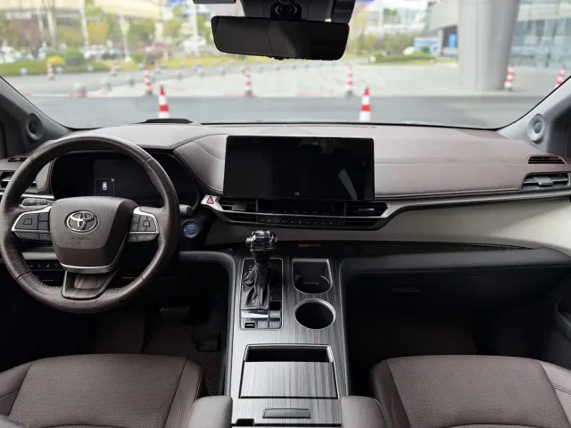 Toyota Granvia — Фото автомобиля 16