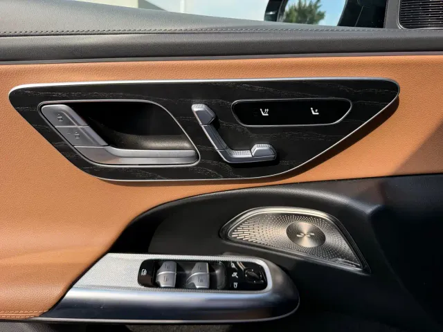 Mercedes-Benz E-Class — Фото автомобиля 4