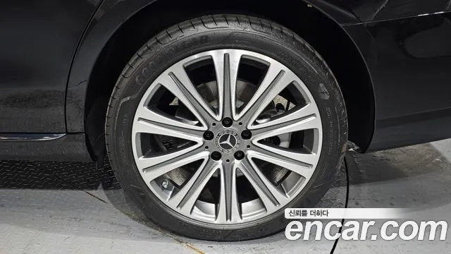 Mercedes-Benz E-Class E-класс W213 E350 4MATIC Exclusive — Фото автомобиля 18
