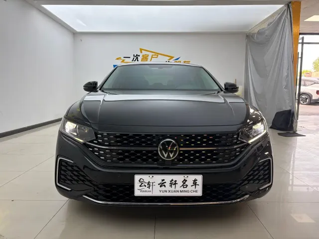 Volkswagen Passat — Фото автомобиля 2