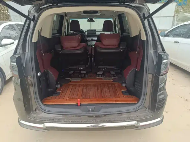 Honda Elysion — Фото автомобиля 18