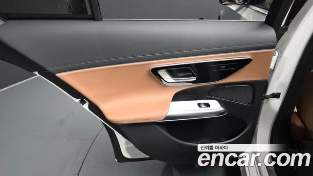 Mercedes-Benz E-Class — Фото автомобиля 24