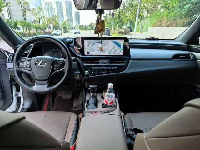 Lexus ES — Фото автомобиля 7