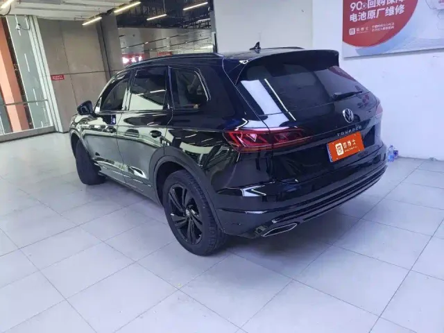 Volkswagen Touareg — Фото автомобиля 2