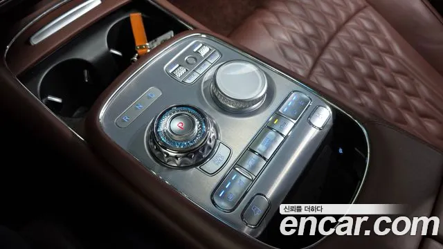Genesis G90 Бензин 3.5 Turbo e-S/C AWD LWB — Фото автомобиля 8