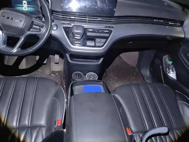 Roewe iMAX8 — Фото автомобиля 16