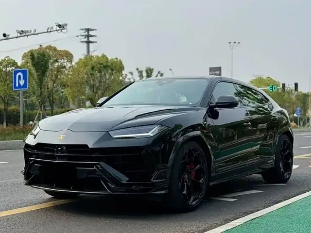 Фотография автомобиля — Lamborghini Urus