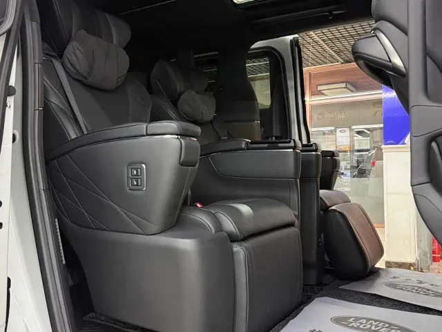 Toyota Alphard — Фото автомобиля 10