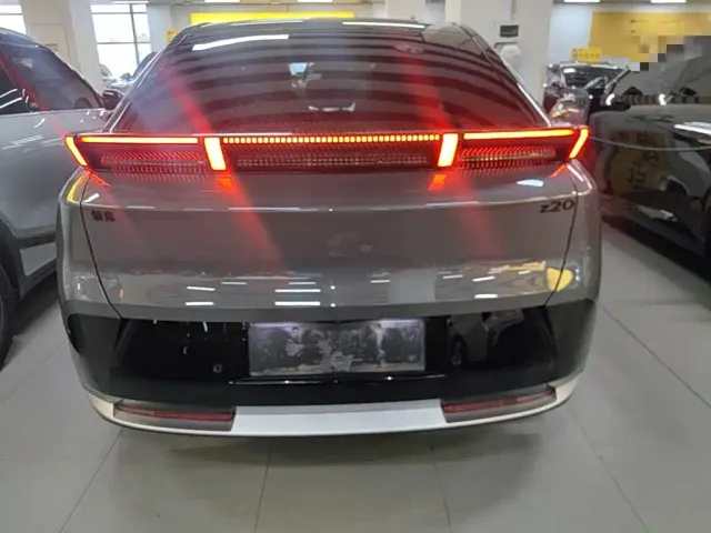 Lynk & Co Z20 — Фото автомобиля 5