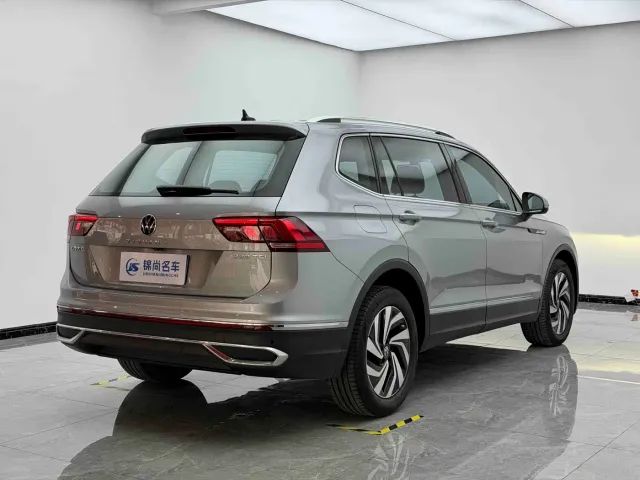Volkswagen Tiguan L — Фото автомобиля 30