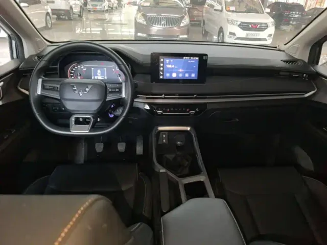 Wuling Jiachen — Фото автомобиля 9