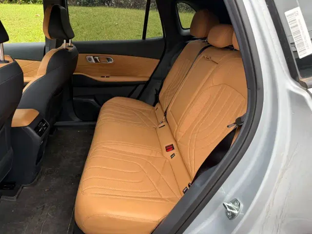 Geely Galaxy Starship 7 EM-i — Фото автомобиля 12