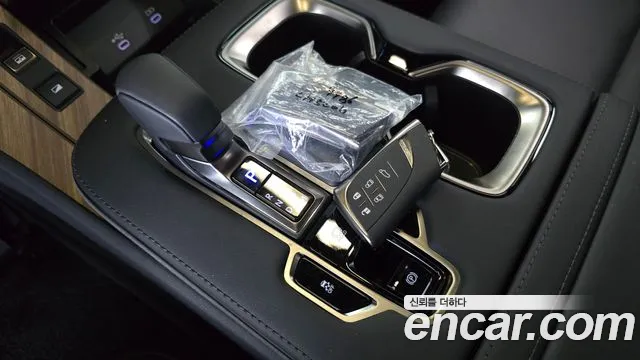 Lexus LM — Фото автомобиля 9