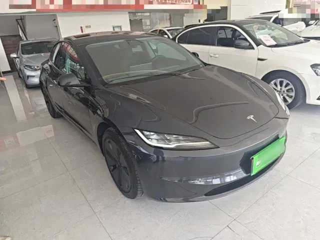 Tesla Model 3 — Фото автомобиля 3
