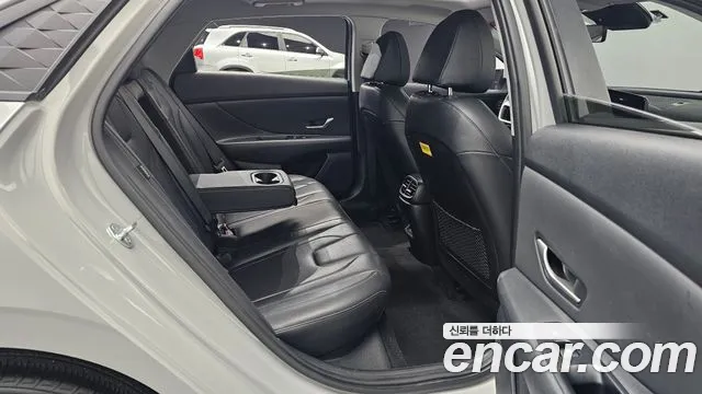 Hyundai AVANTE Новый Avante (CN7) — Фото автомобиля 12