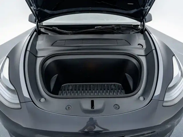 Tesla Model Y — Фото автомобиля 20