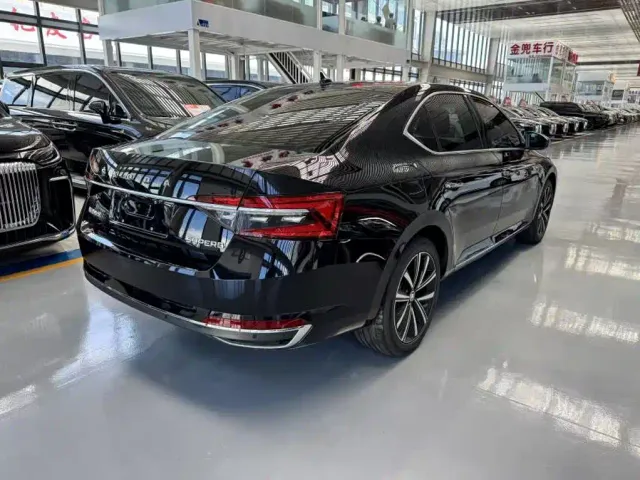 Skoda Superb — Фото автомобиля 4