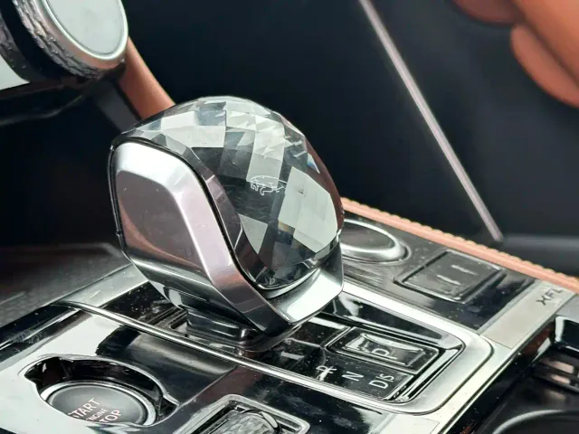 Jaguar XFL — Фото автомобиля 23