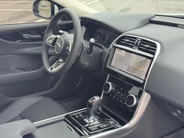 Jaguar XEL — Фото автомобиля 13