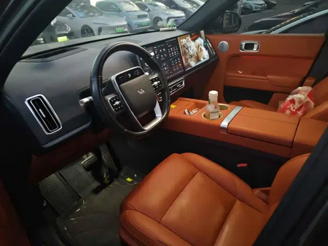 Li Auto L7 — Фото автомобиля 8