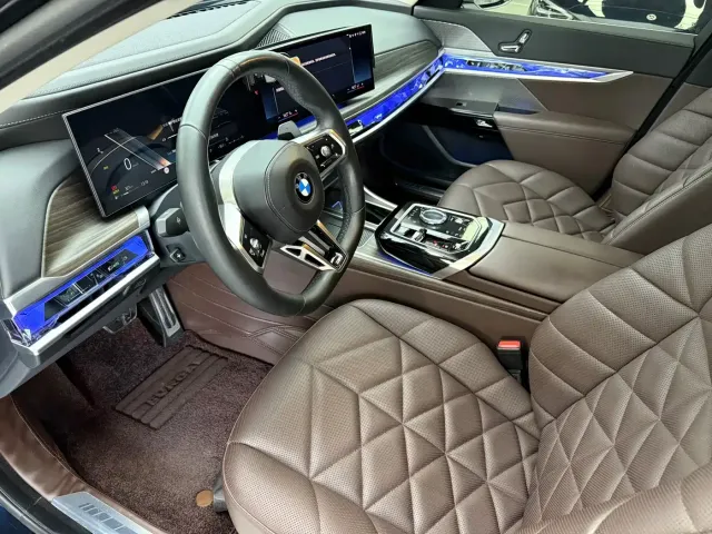 BMW 7 Series — Фото автомобиля 17