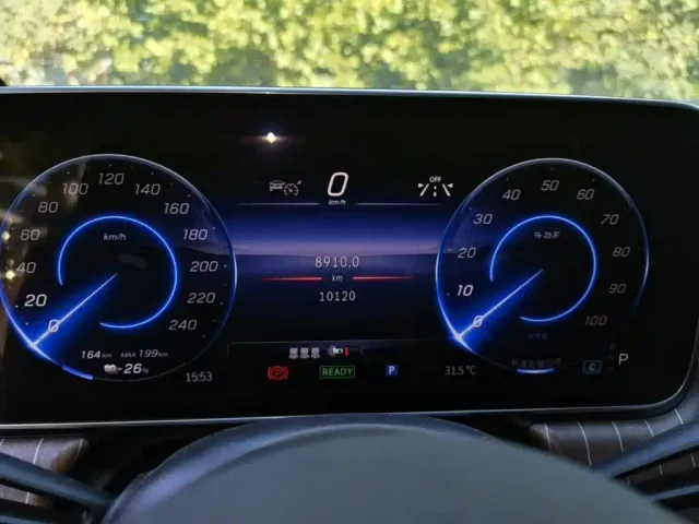 Mercedes-Benz EQE SUV — Фото автомобиля 11