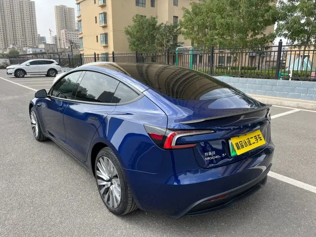 Tesla Model 3 — Фото автомобиля 16