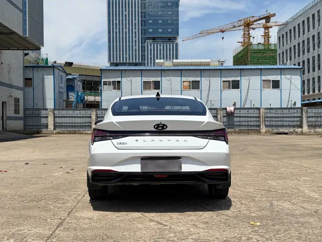 Hyundai Elantra — Фото автомобиля 5