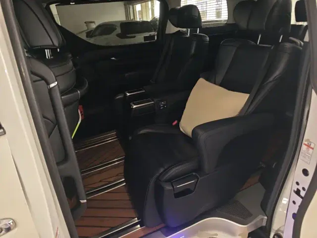 Toyota Vellfire — Фото автомобиля 16