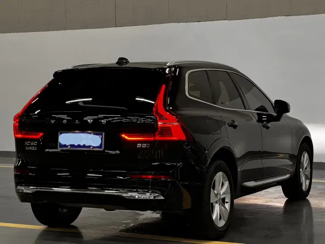 Volvo XC60 — Фото автомобиля 6