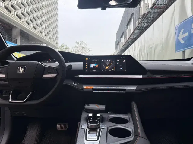 Changan Changan UNI-V 2024 1.5T Deluxe Sport — Фото автомобиля 8