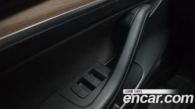Tesla Model 3 — Фото автомобиля 30