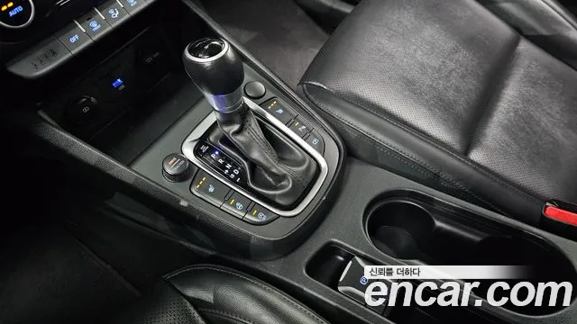Hyundai Kona Новый Kona Бензин 1.6 турбо 2WD — Фото автомобиля 9