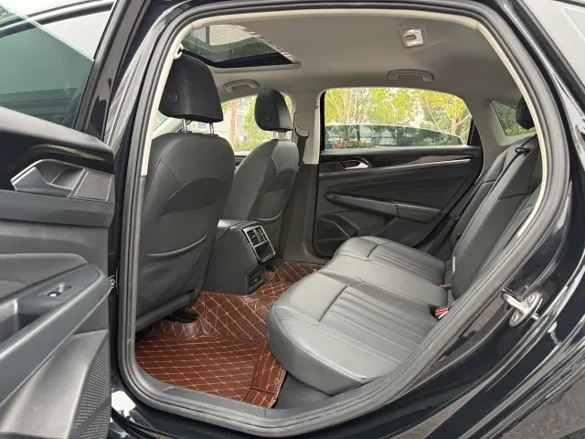 Volkswagen Passat — Фото автомобиля 8