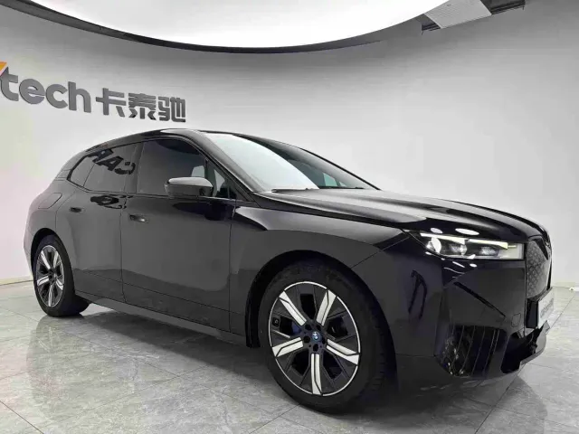 BMW iX — Фото автомобиля 3