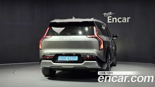 Kia EV9 — Фото автомобиля 4